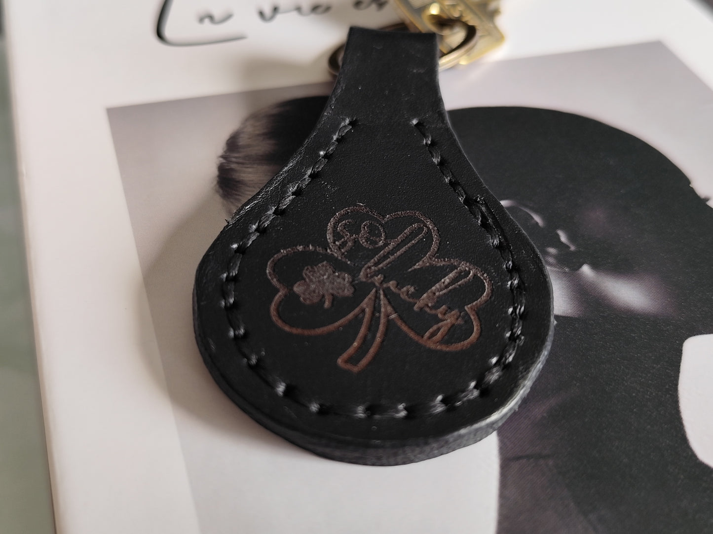 🖤 "So Lucky" – Genuine Leather Keychain with Irish Engraving