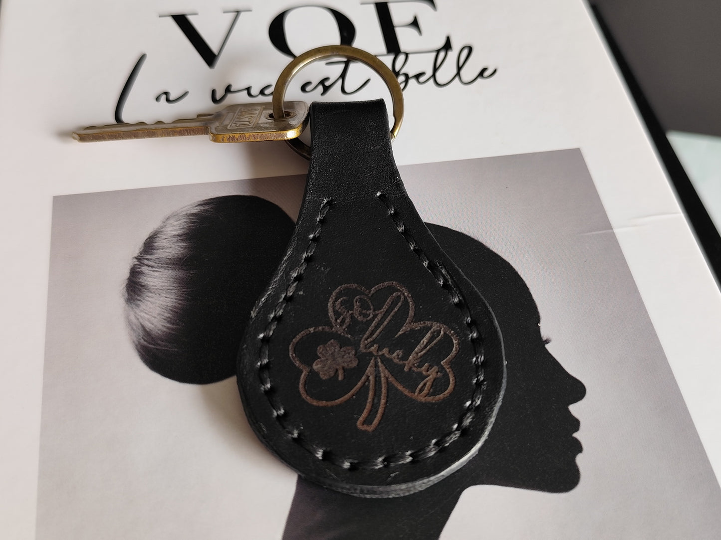 🖤 "So Lucky" – Genuine Leather Keychain with Irish Engraving