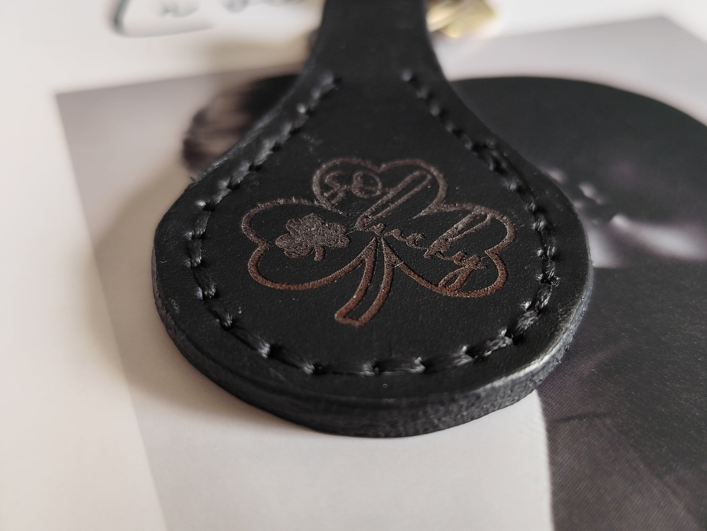 🖤 "So Lucky" – Genuine Leather Keychain with Irish Engraving