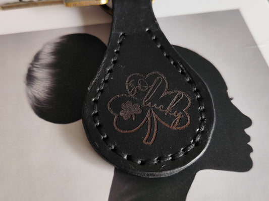 🖤 "So Lucky" – Genuine Leather Keychain with Irish Engraving
