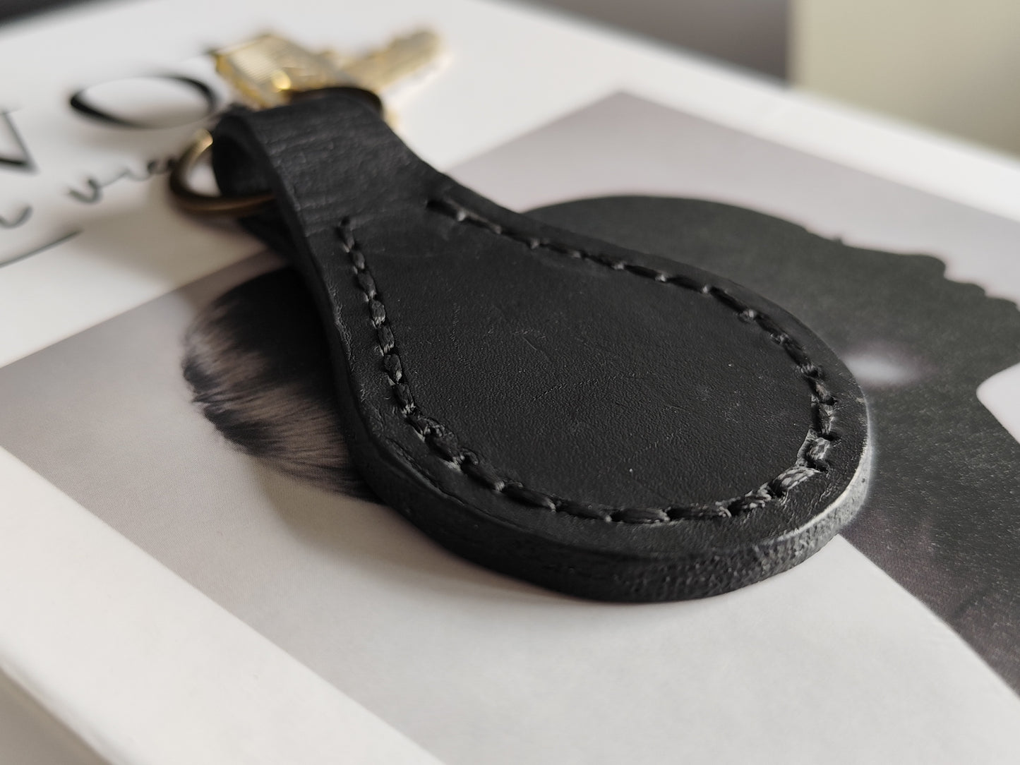 🖤 "So Lucky" – Genuine Leather Keychain with Irish Engraving