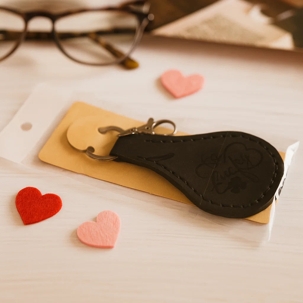 🖤 "So Lucky" – Genuine Leather Keychain with Irish Engraving